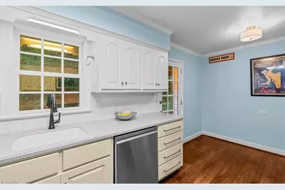 809 Hillcrest Drive, High Point, NC 27262 - Photo 19