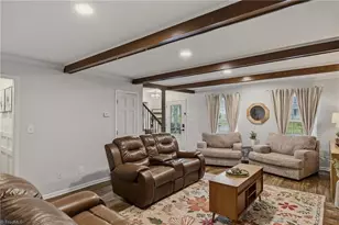 8 Sage Brush Ct, Greensboro, NC 27409 - Photo 5