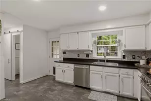 8 Sage Brush Ct, Greensboro, NC 27409 - Photo 11