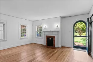 2117 N Peace Haven Rd, Winston-Salem, NC 27106 - Photo 5