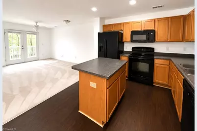 7104 W Friendly Avenue #207, Greensboro, NC 27410 - Photo 3