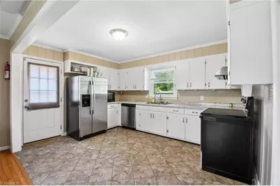1011 Duggins Street, Kernersville, NC 27284 - Photo 5