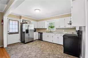 1011 Duggins St, Kernersville, NC 27284 - Photo 5