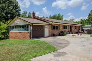 5736 Davis Rd, Walkertown, NC 27051 - Photo 3