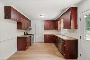 4105 Deer Track Ct, Winston-Salem, NC 27127 - Photo 3