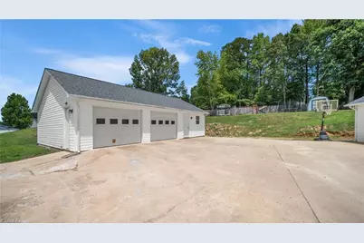 110 Larkspur Lane, Thomasville, NC 27360 - Photo 3