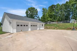 110 Larkspur Ln, Thomasville, NC 27360 - Photo 3