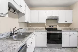 4229 Edith Ln, Greensboro, NC 27409 - Photo 9