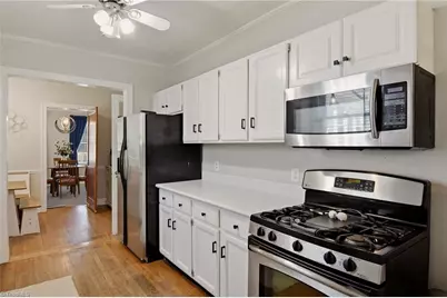 2209 W Friendly Avenue, Greensboro, NC 27403 - Photo 9