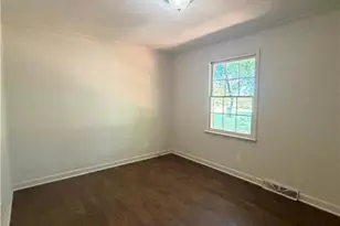 5701 Cates Dr, Greensboro, NC 27409 - Photo 23