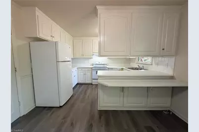 5701 Cates Drive, Greensboro, NC 27409 - Photo 9