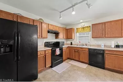 626 Bentley Lane, Burlington, NC 27217 - Photo 5