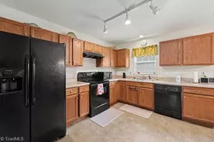 626 Bentley Ln, Burlington, NC 27217 - Photo 5