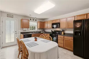 1533 Hamilton Hills Dr, Greensboro, NC 27406 - Photo 7