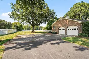 8025 Reynolda Rd, Pfafftown, NC 27040 - Photo 43