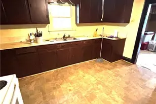 215 Upton St, Randleman, NC 27317 - Photo 9