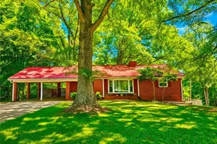 302 Island Dr, Madison, NC 27025 - Photo 1