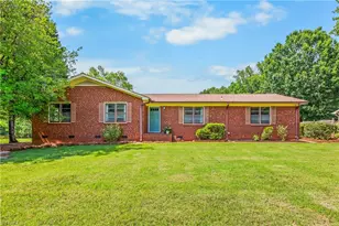 141 Pinelawn Dr, Kernersville, NC 27284 - Photo 1