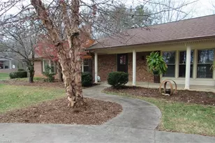 408 Colonial Dr, North Wilkesboro, NC 28659 - Photo 3