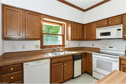 3718 Sawgrass Road, Greensboro, NC 27410 - Photo 9