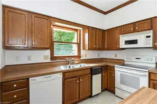 3718 Sawgrass Rd, Greensboro, NC 27410 - Photo 9