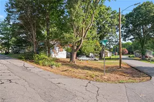 1005 Ava St, Burlington, NC 27215 - Photo 5