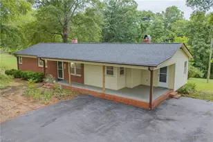 1401 Walnut St, Reidsville, NC 27320 - Photo 1