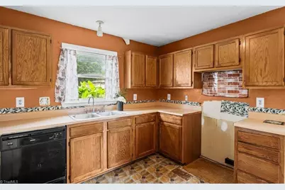 3 Woodlea Ridge Court, Greensboro, NC 27406 - Photo 9
