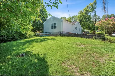 2401 Waverly Court, High Point, NC 27262 - Photo 21