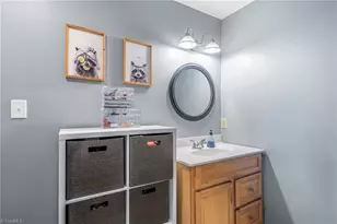2401 Waverly Ct, High Point, NC 27262 - Photo 19