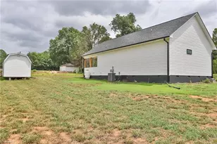 1307 Unifi Industrial Dr, Yadkinville, NC 27055 - Photo 31