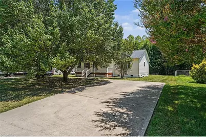 388 Meadow Lark Lane, Thomasville, NC 27360 - Photo 5