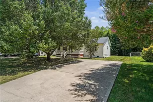 388 Meadow Lark Ln, Thomasville, NC 27360 - Photo 5