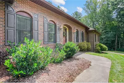 913 Colonial Heights, North Wilkesboro, NC 28659 - Photo 5
