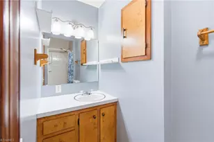 2113 Brookhurst St, Winston-Salem, NC 27106 - Photo 23