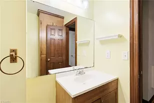 2113 Brookhurst St, Winston-Salem, NC 27106 - Photo 29