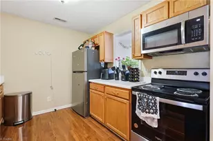 903 Hanahan Ct, Greensboro, NC 27409 - Photo 9