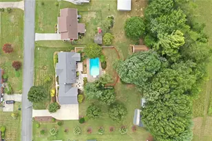 813 Hillcrest Dr, Gibsonville, NC 27249 - Photo 7