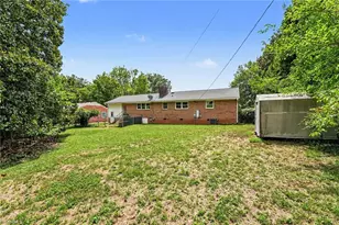 1004 Onslow Dr, Greensboro, NC 27408 - Photo 17