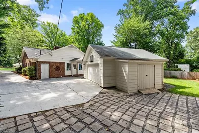 802 Kemp Road W, Greensboro, NC 27410 - Photo 33