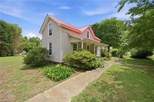 410 W Lee St, Mebane, NC 27302 - Photo 17