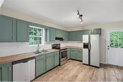150 Meadow Wood Drive, Thomasville, NC 27360 - Photo 13