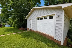 364 Sherwood Forest Dr, North Wilkesboro, NC 28659 - Photo 21