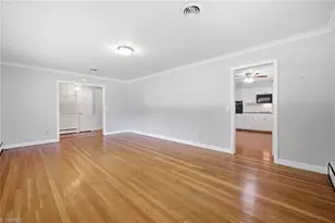 2911 Cornwallis Dr W, Greensboro, NC 27408 - Photo 9
