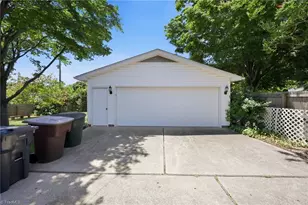 2911 Cornwallis Dr W, Greensboro, NC 27408 - Photo 35