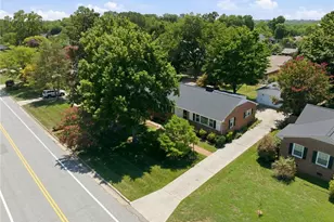 2911 Cornwallis Dr W, Greensboro, NC 27408 - Photo 37