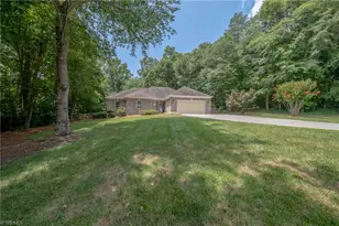 4001 Briarwood Ave, High Point, NC 27265 - Photo 45