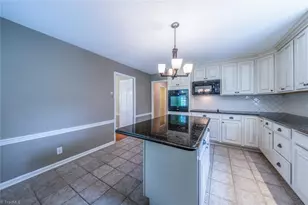 1320 Abingdon Way, Winston-Salem, NC 27106 - Photo 21