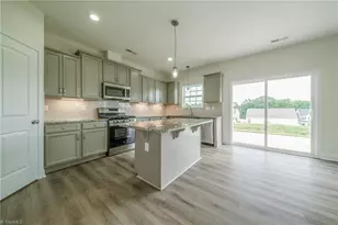 3707 Contimental Sq, Kernersville, NC 27284 - Photo 9
