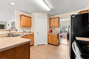 7027 Hill-N-Dale Dr, Kernersville, NC 27284 - Photo 15